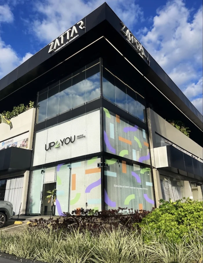 Fachada do UP2YOU Medical Coworking, onde Jaque Schroeder atende, em Joinville-SC.